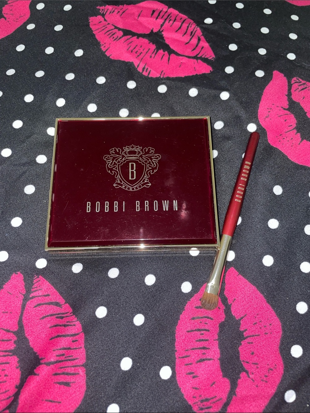 Bobbi Brown Burgundy Compact Eye Palette with burgundy-Handled Brush